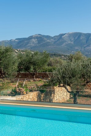 House - Villa I I With Private Pool (West Mani)