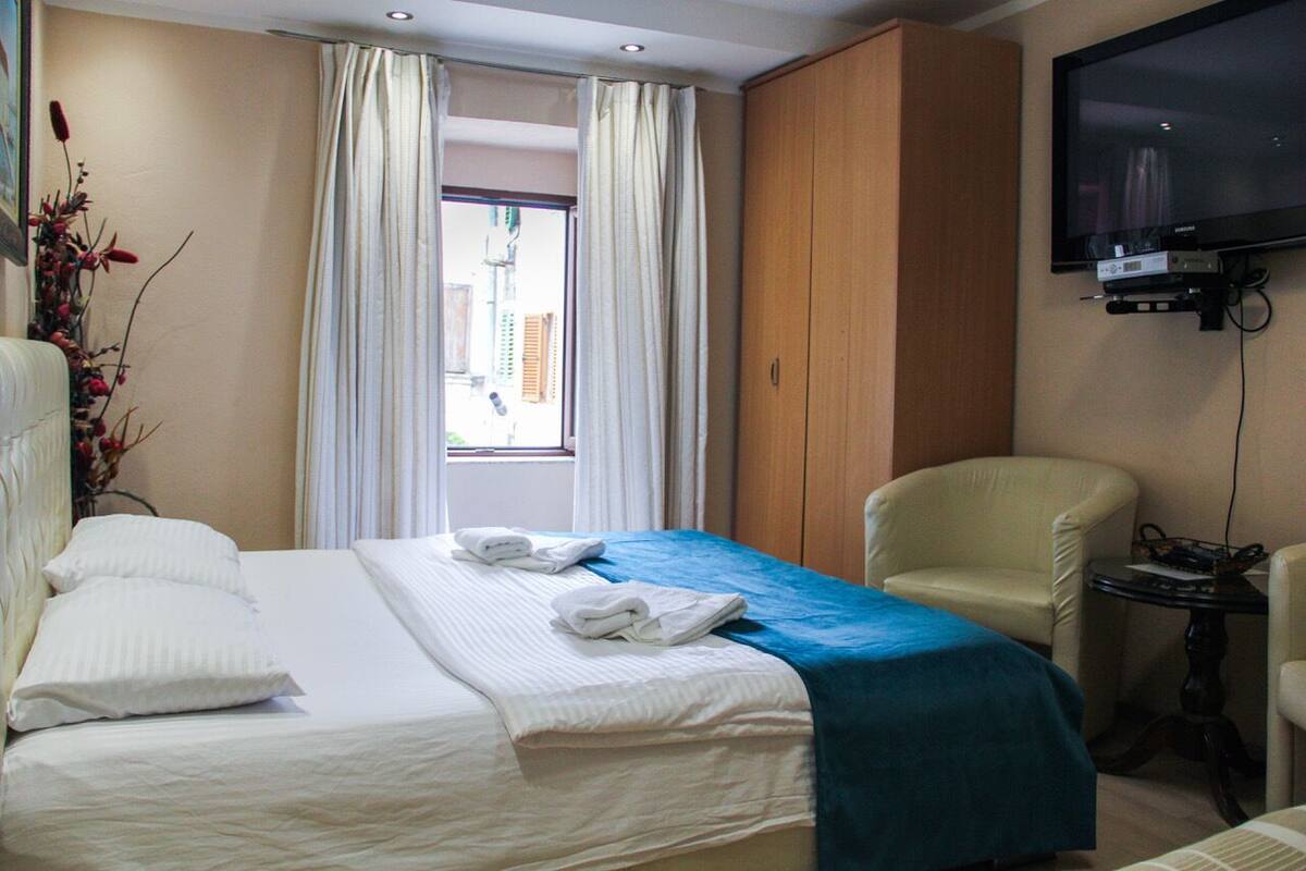 1 bedroom, iron/ironing board, free WiFi