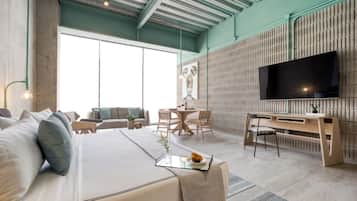 Standard Studio | Premium bedding, in-room safe, iron/ironing board, free WiFi