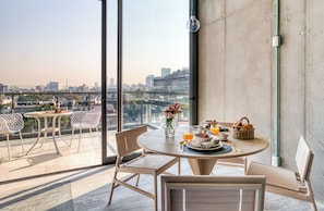 Premium Suite with Spectacular Balcony | Dining room