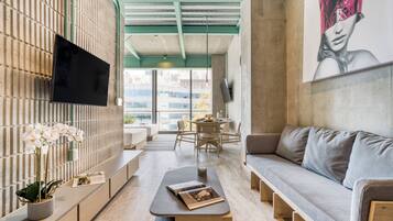 Standard Double Suite with Balcony | 1 quarto, roupas de cama premium, cofres nos quartos