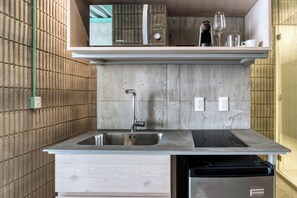 Standard-studiolejlighed | Privat køkken | Minikøleskab, espressomaskine, spisebord