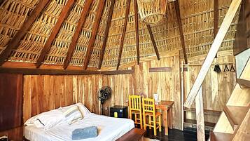 Bungalow Deluxe | Ropa de cama hipoalergénica, decoración personalizada y escritorio