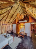 Standard Bungalow | Hypo-allergenic bedding, individually decorated, desk, laptop workspace