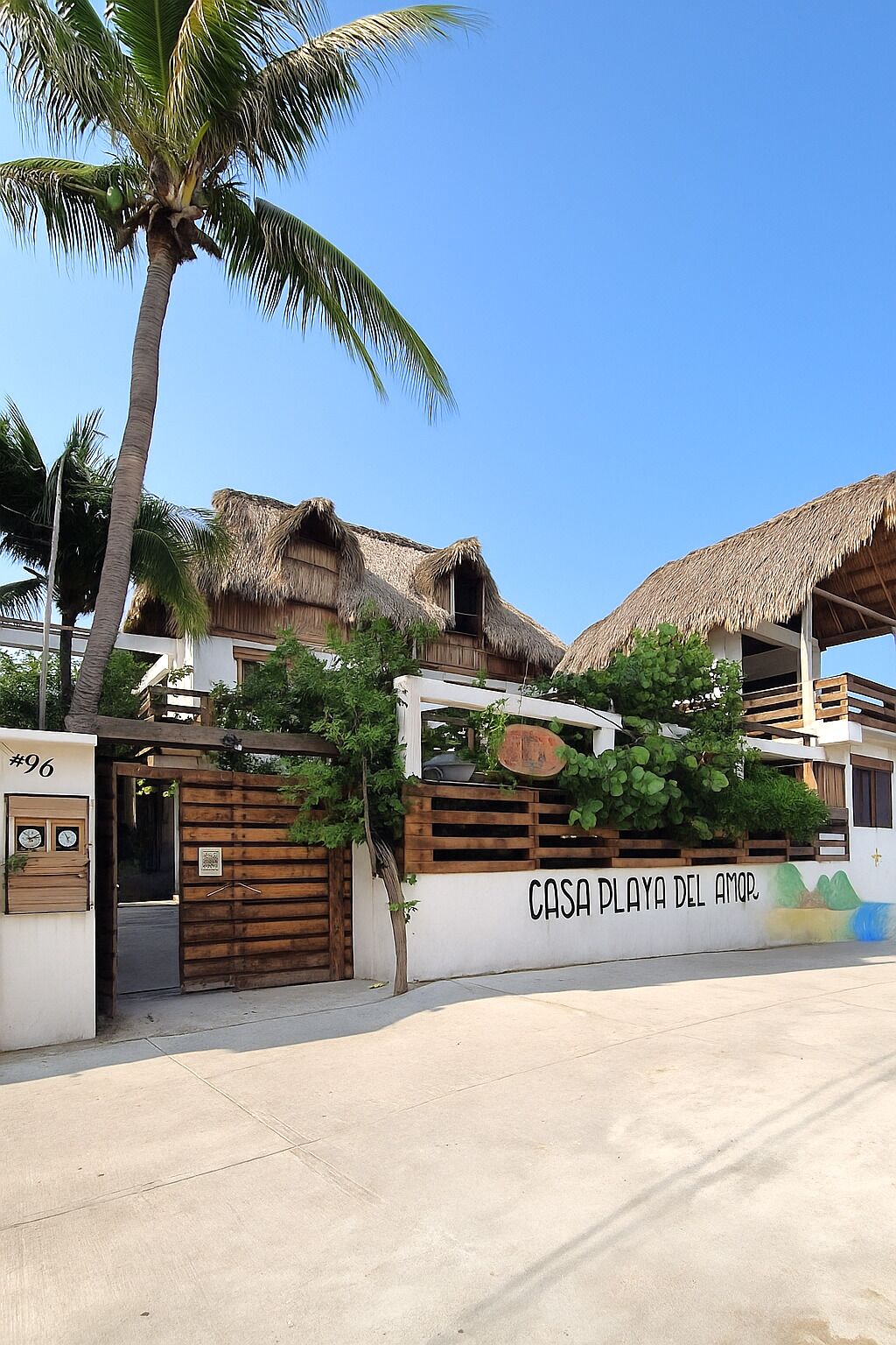 Vista frontal de la propiedad