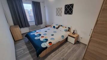 1 slaapkamer, een bureau, een strijkplank/strijkijzer, gratis wifi