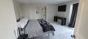 2 bedrooms, travel cot, free WiFi, bed sheets - Modern Retreat on Lake Superior, close to the Snowmobile trails! (Baraga)