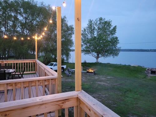 Modern Retreat on Lake Superior, close to the Snowmobile trails!