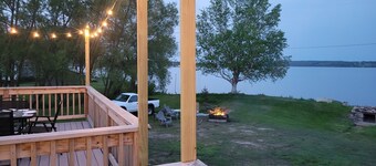 Modern Retreat on Lake Superior, close to the Snowmobile trails!