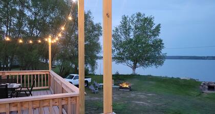 Modern Retreat on Lake Superior, close to the Snowmobile trails!