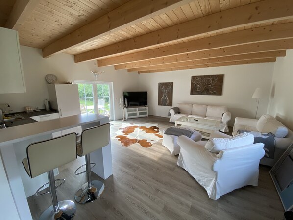 Fernseher, Stereoanlage, Computerbildschirme