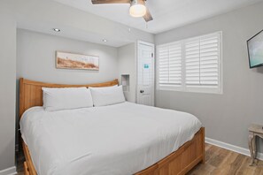 1 slaapkamer, een strijkplank/strijkijzer, gratis wifi, beddengoed