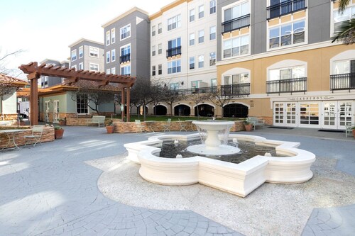 Gorgeous Santana Row 2BR w/ Gym & Pool, nr highways, by Blueground