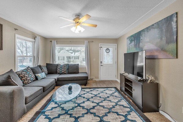 Smart TV, fireplace