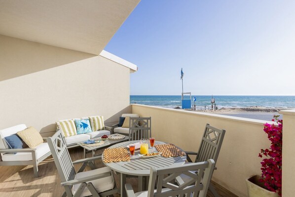 Outdoor dining - House on the beach - Ground Floor (Ispica)