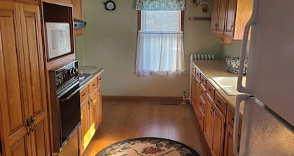 Beautiful home located near Beautiful lake, parks & Aquatic center