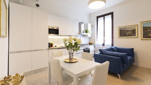 A modern apartment with a dining area, kitchen, and living room. - notaMI - BICOCCA Home - 2 Bedrooms (Milan)