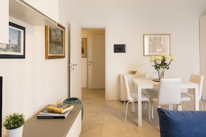 Appartement Standard | Aire de séjour | Téléviseur