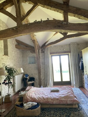 5 chambres, lit parapluie, Wi-Fi, draps fournis