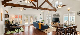 Designer Home in the Heart of Historic Dripping Springs-The Murray House