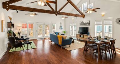 Designer Home in the Heart of Historic Dripping Springs-The Murray House