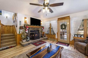 TV, caminetto, Netflix, servizi in streaming