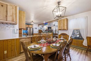 Dining - Riverfront Escape! 20-NCD0321 (Estes Park)