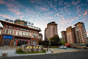 Unclassified image, 5 of 40, button - Oriental Tianyuewan Hot Spring Hotel (Yuexi)