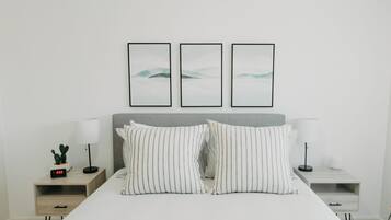 3 bedrooms, desk, iron/ironing board, travel crib