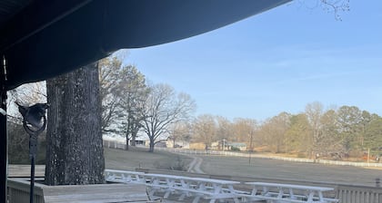 Beautiful Rustic Cabin at Enid Lake, near Grenada Lake, Sardis Lake & Ole Miss
