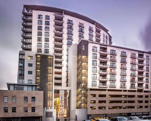 Lovely Quiet 1 Bedroom 813 Condo