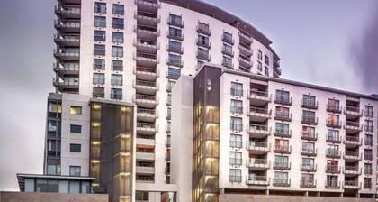 Lovely Quiet 1 Bedroom 813 Condo