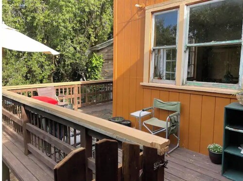 Creekside Cabin! Work Crews Welcome!