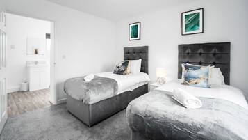 2 makuuhuonetta, silitysrauta/-lauta, vauvan matkasänky, ilmainen Wi-Fi