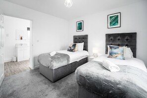 2 habitaciones, tabla de planchar con plancha y wifi gratis 