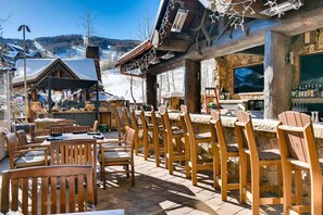 Bar (on property) - Beaver Creek Luxury 2BR, 2Bath ski-in & ski-out suite inside the Ritz-Carlton (Beaver Creek)