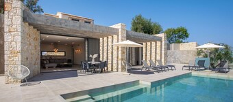 Villa Otter - Villa moderne avec piscine privée près de la mer à Corfou, Grèce