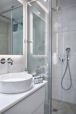 Articles de toilette gratuits, sèche-cheveux, chaussons