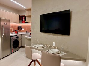 Fridge, microwave, oven, stovetop - 1001 - Rentaqui Paulista Apartment Dimond Blue Wall Street (São Paulo)