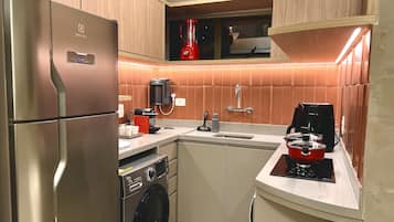 Refrigerador, microondas, horno y parrilla de estufa