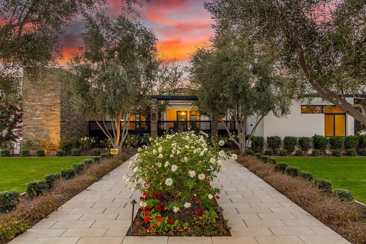 *NEW* Close to Old Town Scottsdale with heated, covered pool in coveted PV Farms