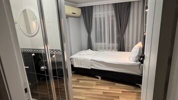 Quarto solteiro | 1 quarto, cofres nos quartos, cortinas blackout