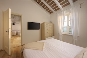 3 chambres, fer et planche à repasser, Wi-Fi gratuit, draps fournis