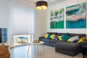 Flat-screen TV - Villa Lotus with Heated Pool (Pula)