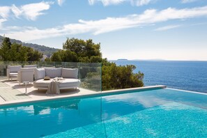 A heated pool - Villa Dream Pearl with Heated Pool (Primošten)