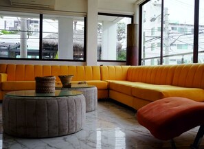 Smart TV, fireplace, video games