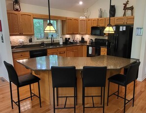 Fridge, microwave, oven, stovetop - Luxurious Mountaintop Chalet / Cabin in 'The Woods Golf Resort':Access Amenities (Hedgesville)