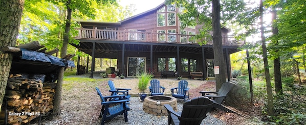 Terrace/patio - Luxurious Mountaintop Chalet / Cabin in 'The Woods Golf Resort':Access Amenities (Hedgesville)