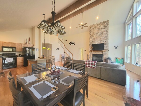 Smart TV, fireplace, ping pong, computer monitors