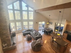 Smart TV, fireplace, ping pong, computer monitors - Luxurious Mountaintop Chalet / Cabin in 'The Woods Golf Resort':Access Amenities (Hedgesville)